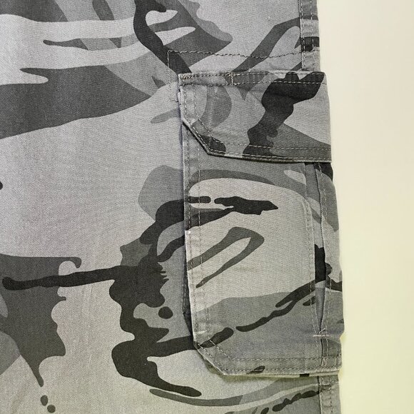 Men's NWT Wrangler Regular Taper Black & Gray Camo Pants - Size 40x30 - Picture 9 of 14